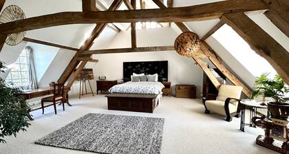 Riverside monastery: 3-bedroom logis and garden