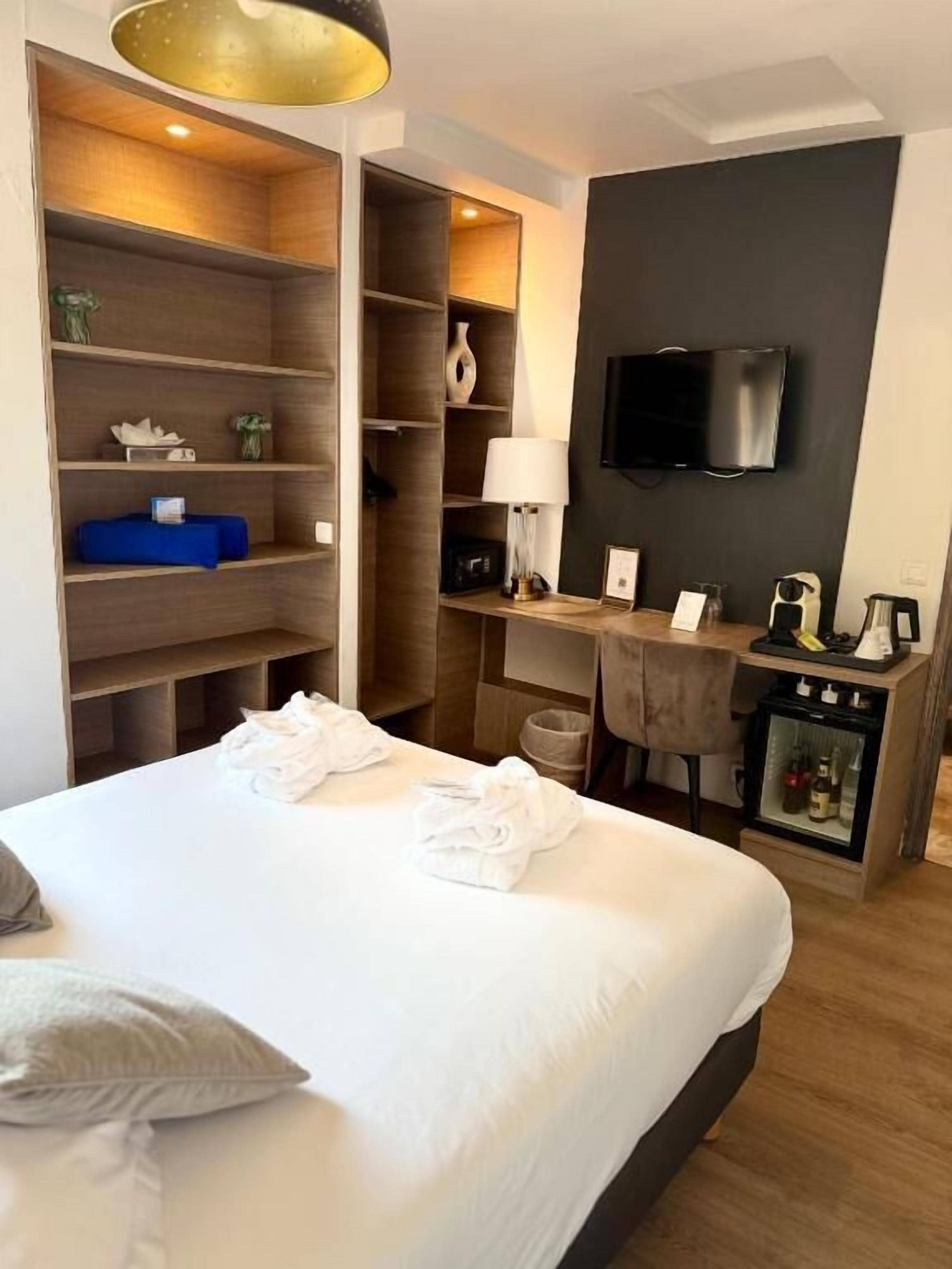 In-room safe, individually decorated, individually furnished, desk