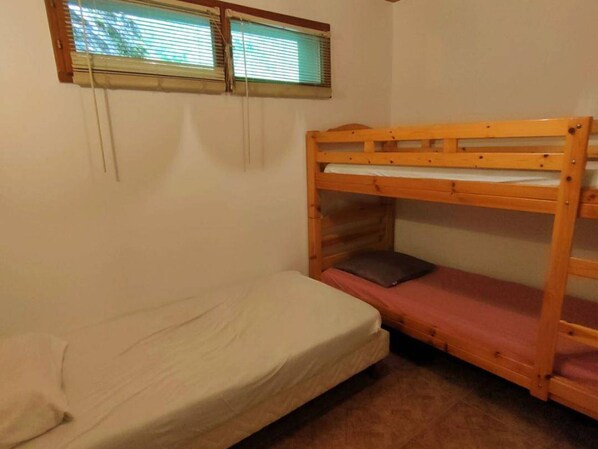 A bunk bed room with a single bed on the left and a bunk bed on the right. There are two windows with blinds, and the room has white walls. - Charming 7-bedroom house in Cauterets (Cauterets)