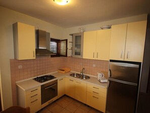 Apartment, 2 Bedrooms, Balcony | Interior