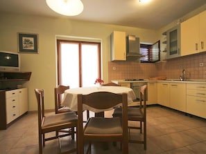 아파트, 침실 2개, 발코니 | 다이닝룸