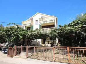 Apartment, 2 Bedrooms, Balcony | Front of property