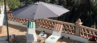 DELUXE PUERTO BANUS VILLA, GREAT LOCATION, HEATED POOL