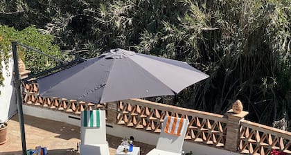 DELUXE PUERTO BANUS VILLA, GREAT LOCATION, HEATED POOL