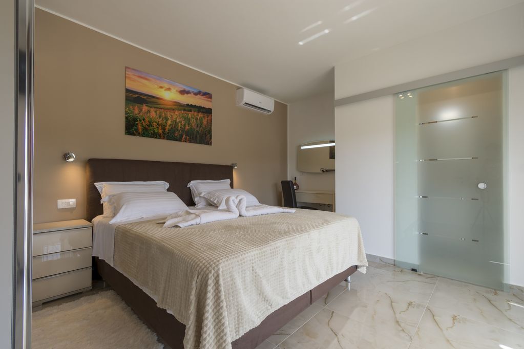 Biệt thự, hồ bơi riêng | 5 phòng ngủ, bàn, bàn ủi/dụng cụ ủi quần áo 