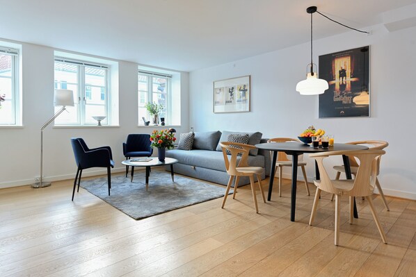 Appartement, 1 chambre, balcon | Salle de séjour