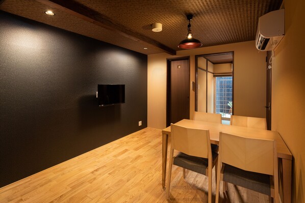 Daunenbettdecken, Pillowtop-Betten, Verdunkelungsvorhänge