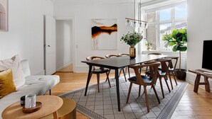 Dining room - Sanders Stage - Chic 3-bdr Apt Near Nyhavn (Copenhagen)