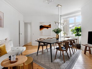 Dining room - Sanders Stage - Chic 3-bdr Apt Near Nyhavn (Copenhagen)