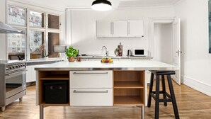 Unclassified image, 3 of 32, button - Sanders Stage - Cozy 4-bdr Apt Near Nyhavn (Copenhagen)