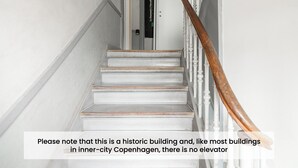 Unclassified image, 2 of 32, button - Sanders Stage - Cozy 4-bdr Apt Near Nyhavn (Copenhagen)