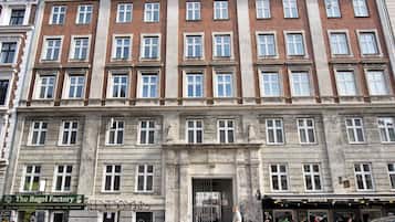 Apartment, 4 Bedrooms, City View | Front of property