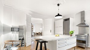 Unclassified image, 4 of 32, button - Sanders Stage - Cozy 4-bdr Apt Near Nyhavn (Copenhagen)