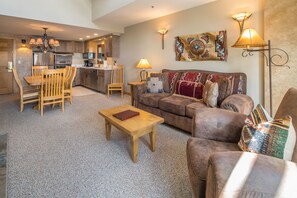 TV, fireplace - Ski in/out w/amazing views, fireplace, & community pool/hot tub/gym - Slopeside Shoshone Condo (Big Sky)