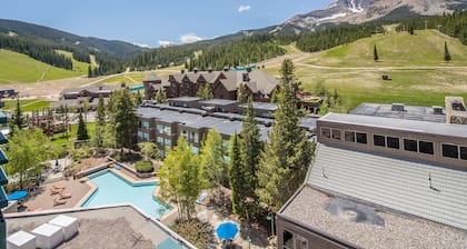 Ski in/out w/amazing views, fireplace, & community pool/hot tub/gym - Slopeside Shoshone Condo