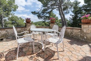Outdoor dining - Villa Miramar Costa Dorada People 18 (Figuerola del Camp)