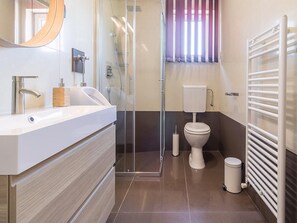 Luxury Villa, Private Pool | Bathroom | Hair dryer, towels, soap, toilet paper - Luxury Villa Maxima (Marcana)