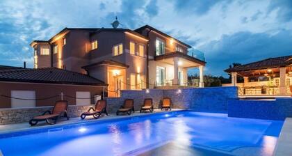 Luxury Villa Maxima