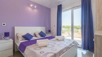 Luxury Villa, Private Pool | 7 bedrooms, individually decorated, individually furnished, desk