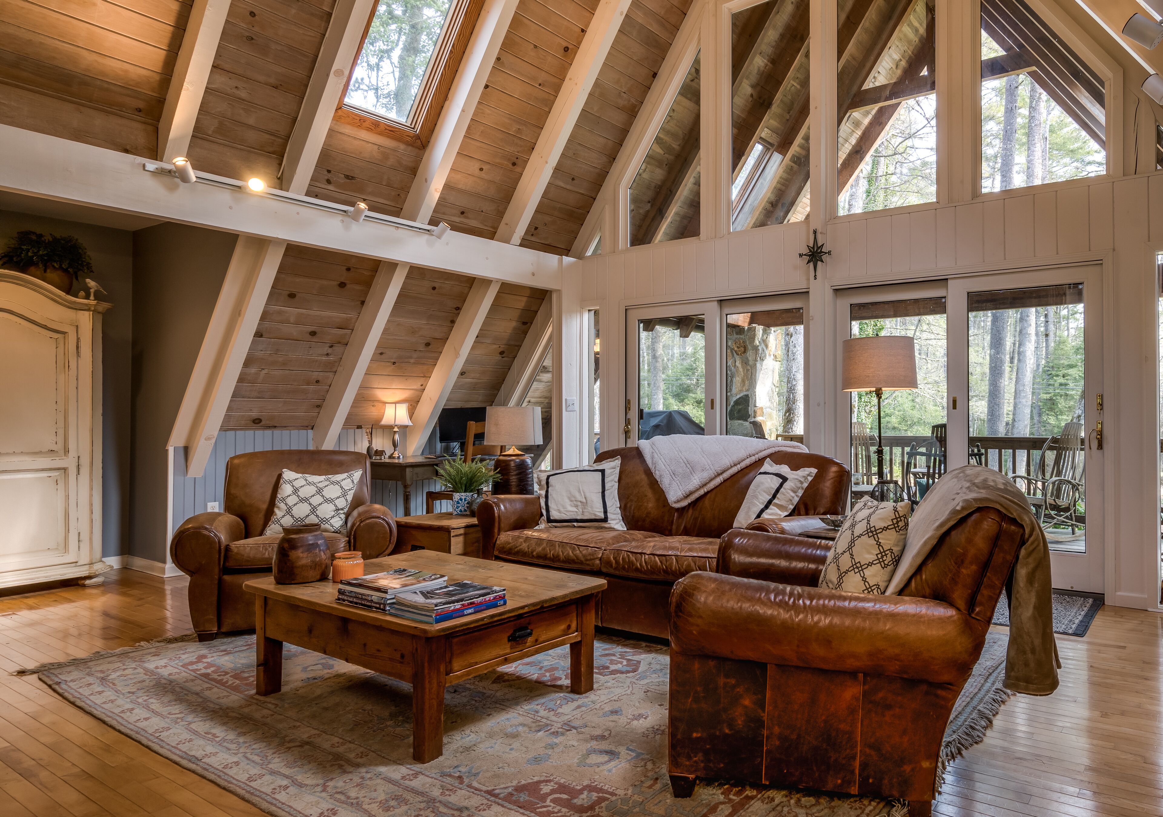 Morning Fog - Cozy A-Frame with Private Pond!