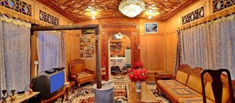 Golden Crest Houseboats