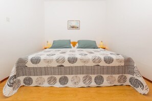 Apartment, 3 Bedrooms | 3 bedrooms, desk, free WiFi, bed sheets - Comfortable apartment PUH (Pula)