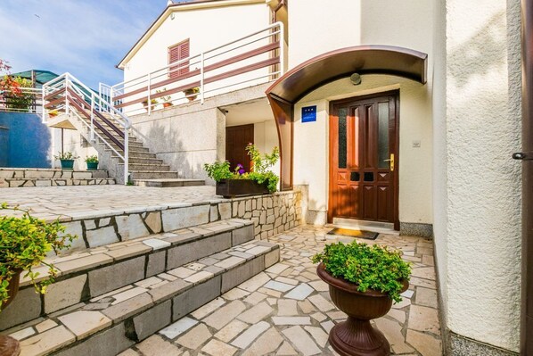 Pintu masuk interior