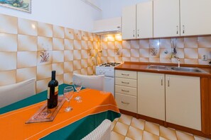 Apartemen, 3 kamar tidur | Dapur pribadi | Lemari es besar, microwave, oven, dan kompor