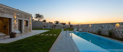 Außenpool, Liegestühle