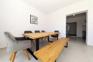 Appartement, 2 chambres, terrasse | Salle à manger