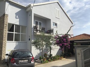 Entrée de l’hébergement