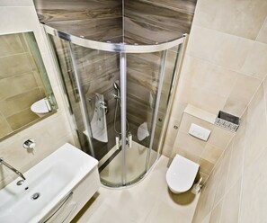 Apartamento, 2 quartos, sacada | Banheiro | Secador de cabelo, toalhas de banho