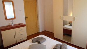 Departamento, 4 habitaciones, patio, vista al jardín