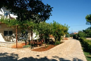 Apartment, 4 Bedrooms, Patio, Garden View | Front of property - Apartment Valentina for 8 People, Ideal for Families (Liznjan)