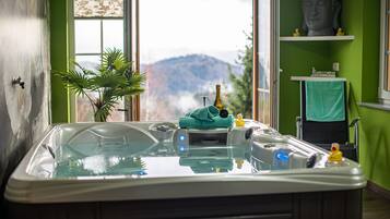 Indoor spa tub
