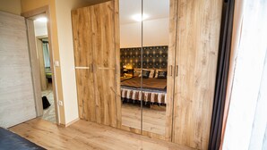 House (Four Bedroom House) | 4 bedrooms, WiFi, individually decorated - Holiday Home With Hot tub and Sauna Sabina (Logatec)