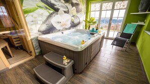 House (Four Bedroom House) | Private spa tub - Holiday Home With Hot tub and Sauna Sabina (Logatec)