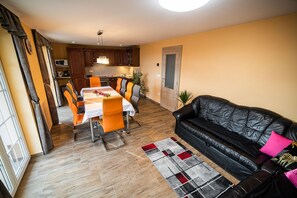 Casa (Four Bedroom House) | Servicio de comidas en la habitación