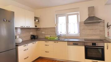 Apartment, 2 Bedrooms, Balcony, Garden View | Interior