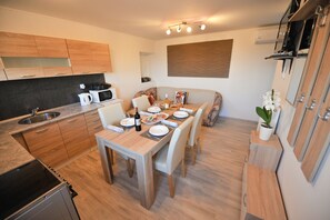 Apartment (Wellness with hot tub&sauna) | In-room dining - Apartments Jernej (Brezice)