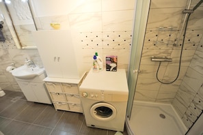 Apartment (Wellness with hot tub&sauna) | Bathroom