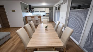 Maison (Three bedroom house) | Salle Ă manger