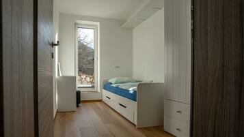 House (Three bedroom house) | 3 bedrooms, desk, soundproofing, cribs (surcharge)