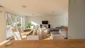 Nhà (Three bedroom house) | Nội thất