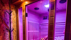 A sauna with wooden walls and a bench. - Panorama Glamping Visole (Slovenska Bistrica)