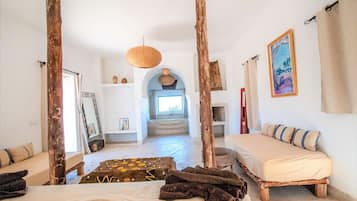 7 bedrooms, free WiFi, bed sheets