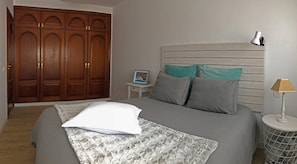 Apartment, 2 Bedrooms, Ocean View | 2 bedrooms, iron/ironing board, bed sheets