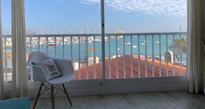 Modern And Bright Apartment With Sea Views