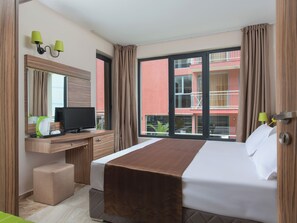Room, 1 Bedroom, Smoking, Private Pool | Room amenity