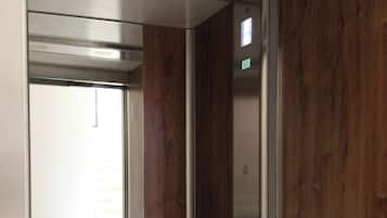 Room, 1 Bedroom, Smoking, Private Pool | Interior